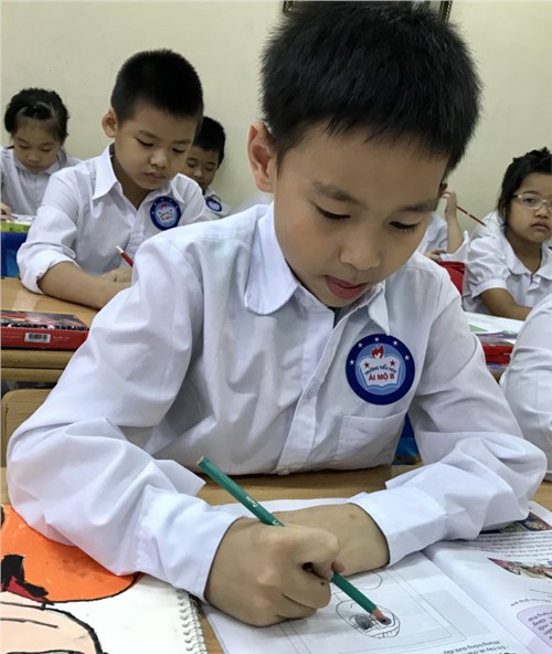 Nguyễn Minh Khang – Học sinh lớp 2A1 – “ Tài năng nhí” của trường Tiểu học Ái Mộ B
